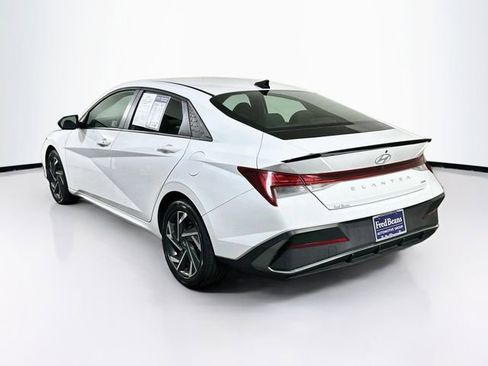 Used 2025 Hyundai Elantra SEL FWD image 6