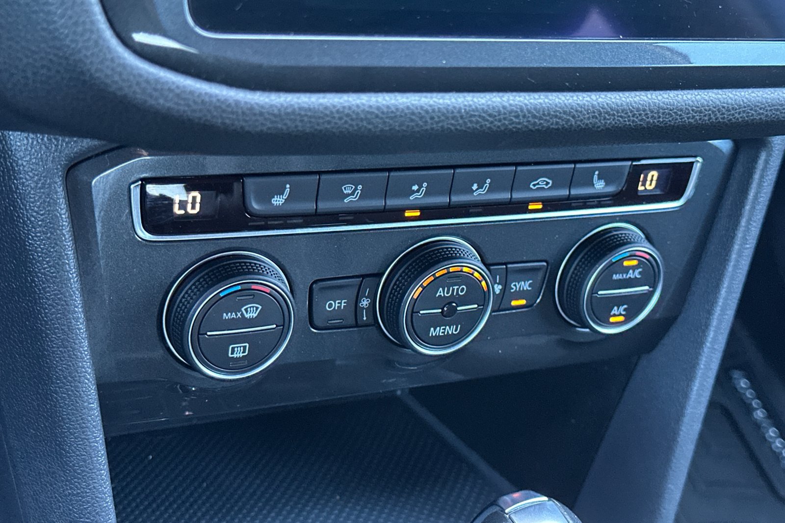 Used 2019 Volkswagen Tiguan SE AWD/4WD image 22