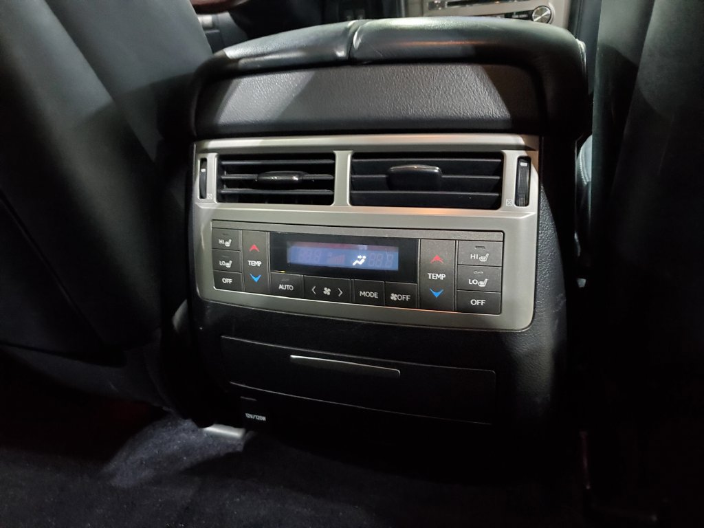 Used 2013 Lexus LX 570 4WD w/ Luxury Pkg image 23
