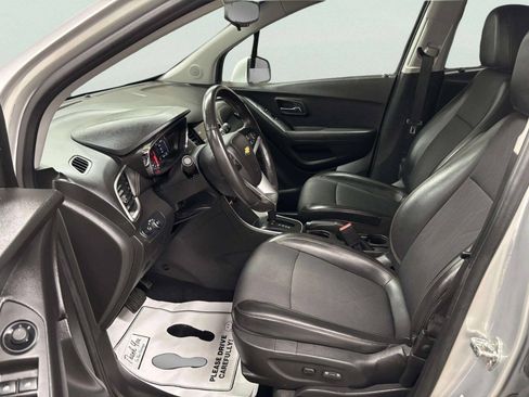 Used 2017 Chevrolet Trax LT w/ LT Convenience Package AWD/4WD image 14