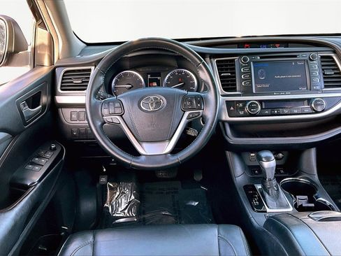 Used 2018 Toyota Highlander XLE image 5