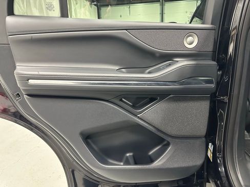 Used 2025 Lincoln Navigator Reserve image 44