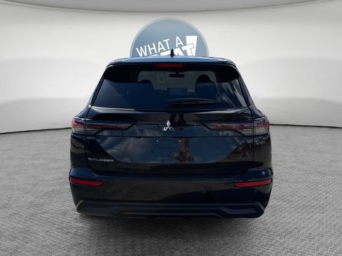 Used 2026 Mitsubishi Outlander ES FWD image 5