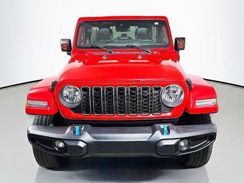 Used 2024 Jeep Wrangler Unlimited w/ Convenience Group AWD/4WD image 2