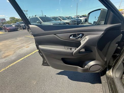 Used 2014 Nissan Rogue S FWD image 11