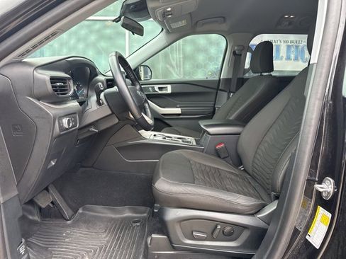 Used 2021 Ford Explorer XLT image 9