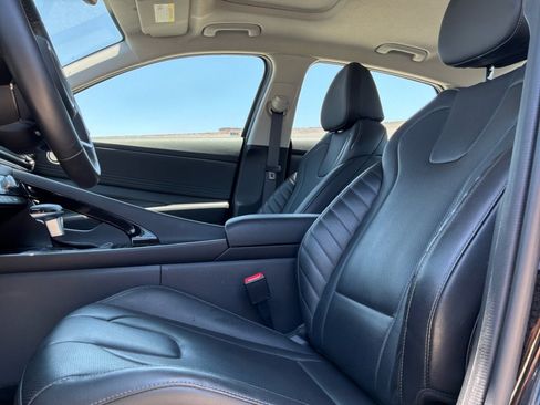 Used 2025 Hyundai Elantra Limited FWD image 17