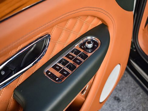 Used 2023 Bentley Bentayga Azure image 23