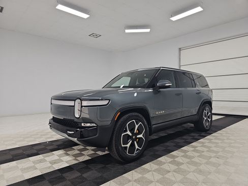 Used 2023 Rivian R1S Adventure AWD/4WD image 1