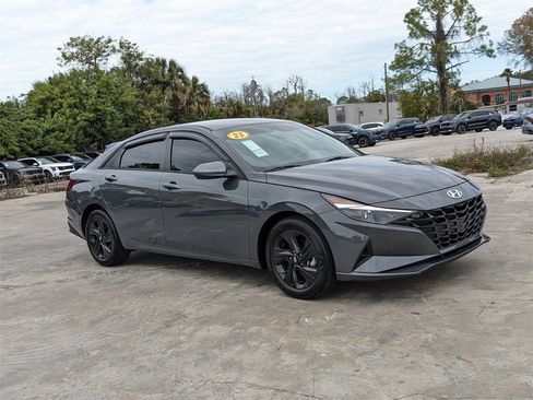 Used 2023 Hyundai Elantra SEL image 2