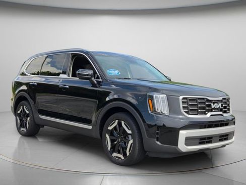 Used 2025 Kia Telluride S FWD image 9