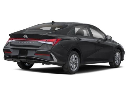 Certified 2024 Hyundai Elantra SEL w/ Convenience Package FWD image 5