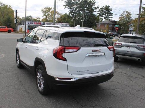 Used 2023 GMC Terrain SLT image 9