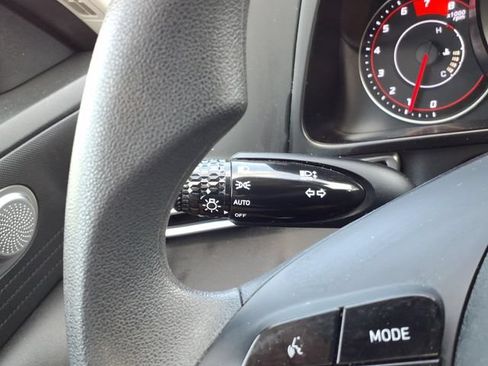 Used 2022 Hyundai Elantra SEL FWD image 28