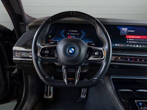 Used 2024 BMW i7 M70 AWD/4WD image 28