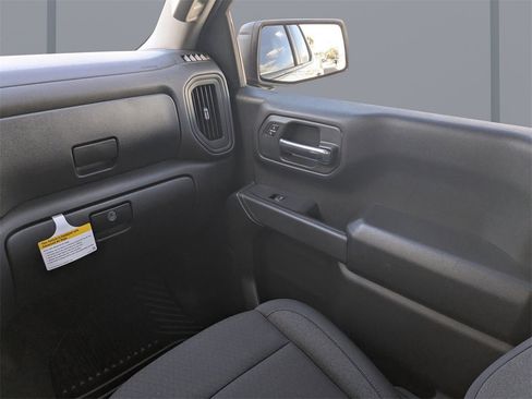 Used 2026 Chevrolet Silverado 1500 Custom Trail Boss w/ LPO, Dark Essentials Package image 18