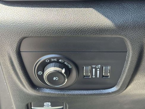 Used 2023 Jeep Grand Cherokee Limited AWD/4WD image 28
