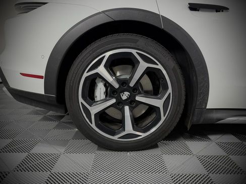 New 2025 Porsche Taycan 4S image 18