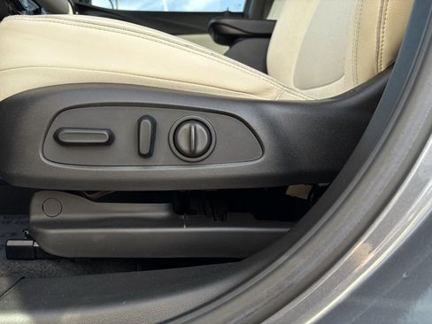 Used 2022 Buick Encore GX Select w/ Sport Touring Package image 11