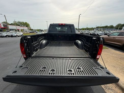 Used 2017 RAM 1500 Classic SLT AWD/4WD image 9