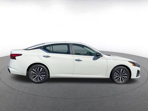 Used 2025 Nissan Altima 2.5 SV image 16