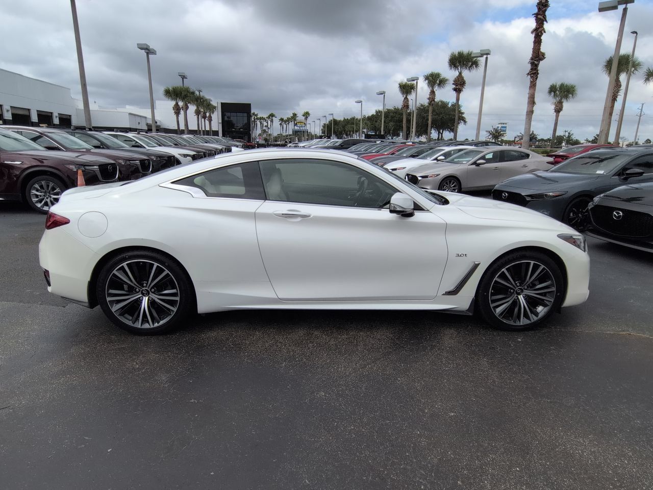 Used 2020 INFINITI Q60 3.0t Luxe w/ Essential Package AWD/4WD image 3
