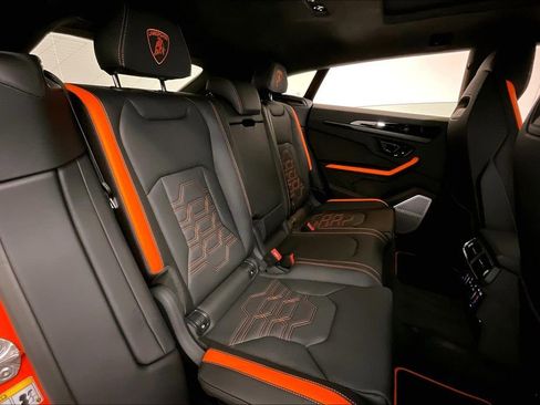 Used 2025 Lamborghini Urus SE image 26