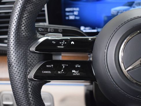 Used 2025 Mercedes-Benz GLS 450 4MATIC image 28