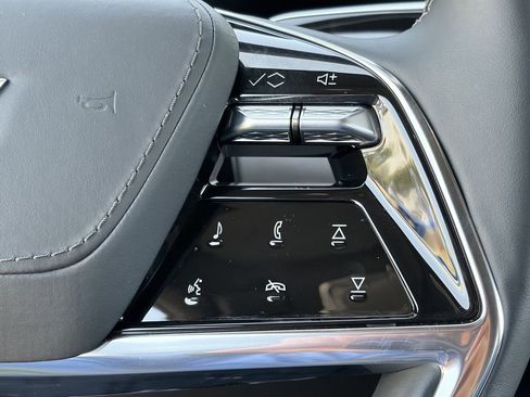 Used 2026 Cadillac Vistiq Premium Luxury w/ LPO, Floor Liner Package AWD/4WD image 22