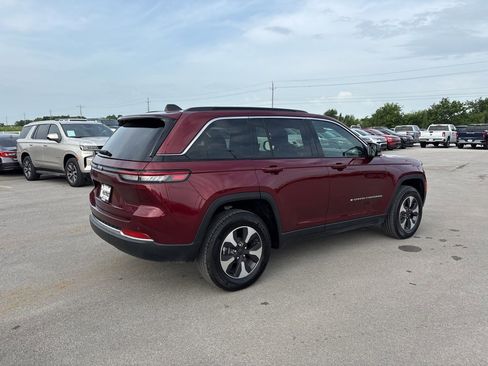 Used 2024 Jeep Grand Cherokee Limited 4xe image 3