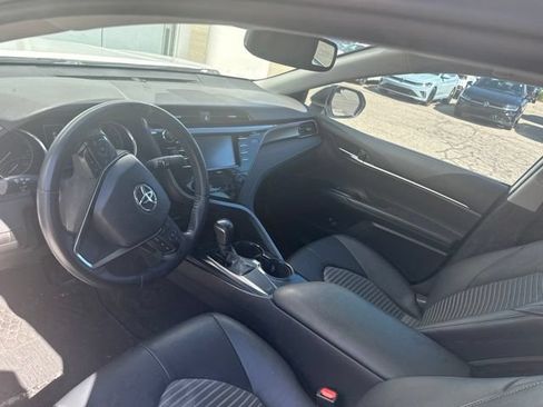 Used 2020 Toyota Camry SE w/ Convenience Package FWD image 11