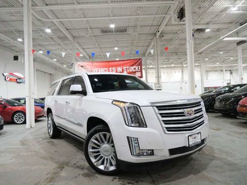 Used 2020 Cadillac Escalade ESV Platinum image 2