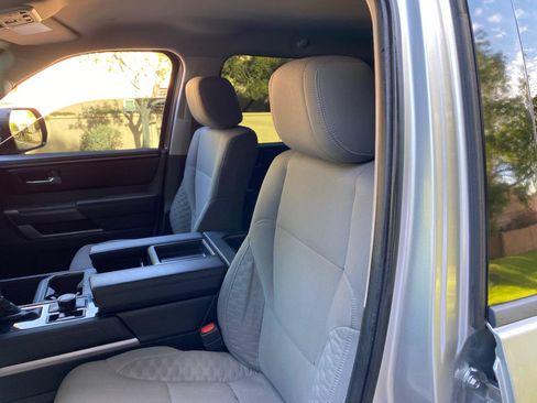 Used 2022 Toyota Tundra SR5 w/ SR5 Convenience Package AWD/4WD image 27