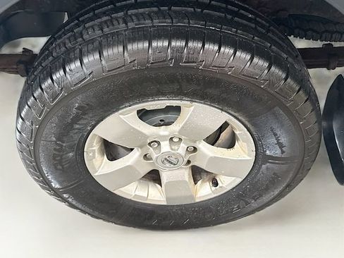 Used 2012 Nissan Frontier SV w/ SV Premium Utility Pkg AWD/4WD image 28