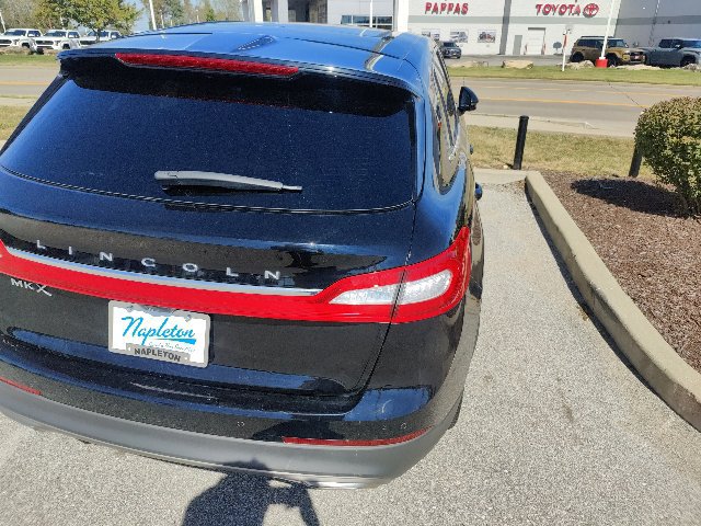 Used 2018 Lincoln MKX Reserve w/ Lincoln MKX Climate Package FWD image 16