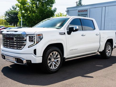 Used 2024 GMC Sierra 1500 Denali w/ Technology Package AWD/4WD image 3