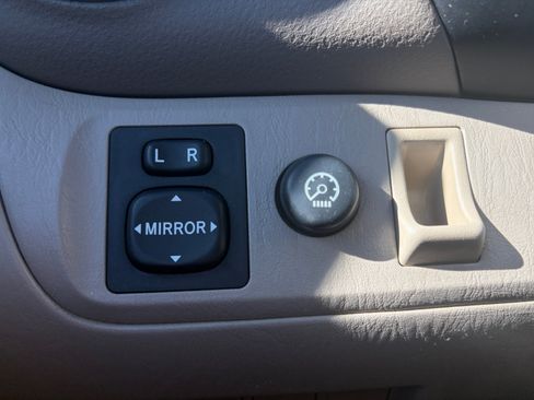 Used 2003 Toyota RAV4 4WD w/ Quick-Order Pkg image 19