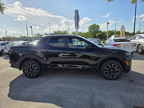 Used 2024 Hyundai Santa Cruz SE FWD image 2