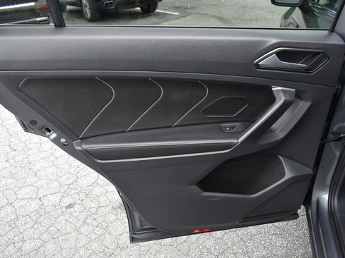 Used 2023 Volkswagen Tiguan SE w/ Panoramic Sunroof Package FWD image 39
