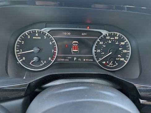 Used 2024 Nissan Pathfinder SL AWD/4WD image 18