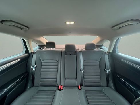 Used 2019 Ford Fusion SE image 16