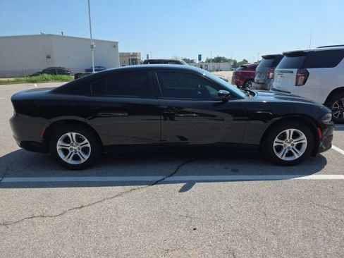 Used 2019 Dodge Charger SXT RWD image 6