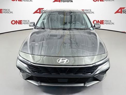 Used 2024 Hyundai Elantra Limited FWD image 2