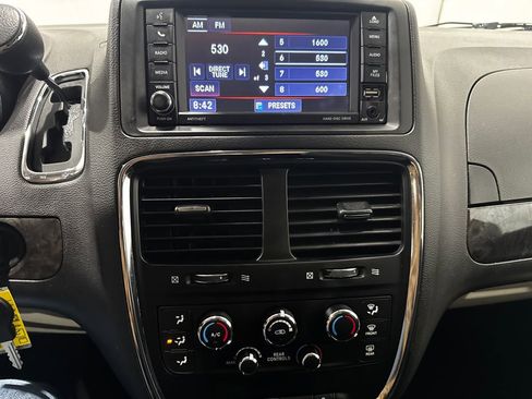 Used 2018 Dodge Grand Caravan SE image 13