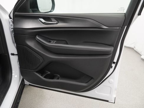 New 2026 Jeep Grand Cherokee Laredo AWD/4WD image 32