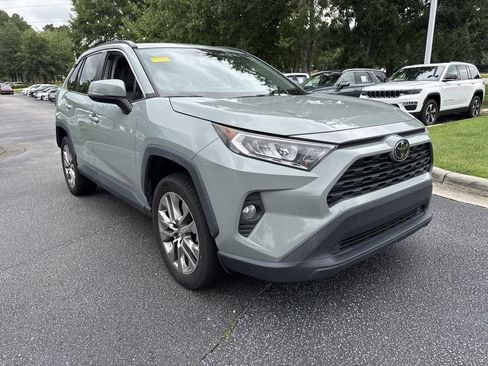 Used 2019 Toyota RAV4 XLE Premium w/ Cold Weather Package FWD image 7