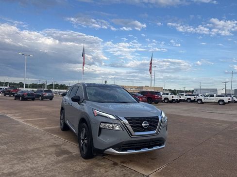 Used 2023 Nissan Rogue Platinum w/ Platinum Premium Package AWD/4WD image 3