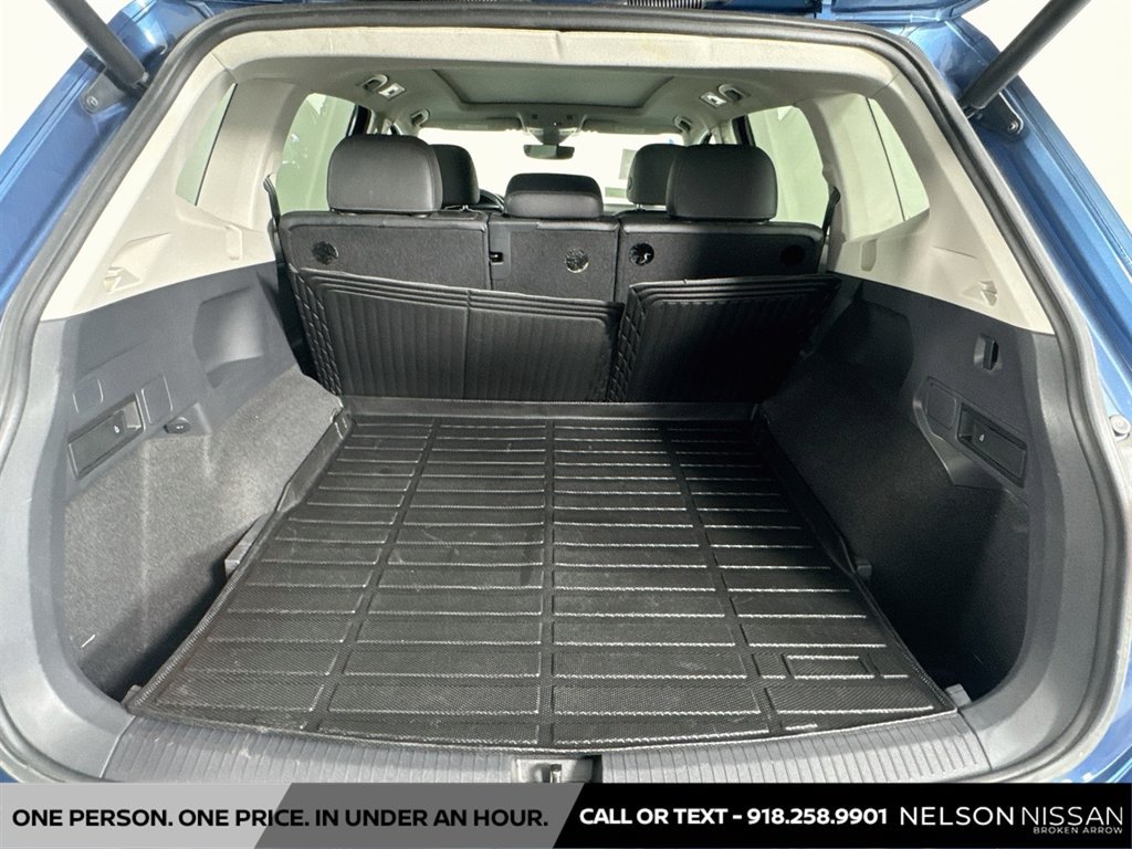 Used 2020 Volkswagen Tiguan SEL AWD/4WD image 25