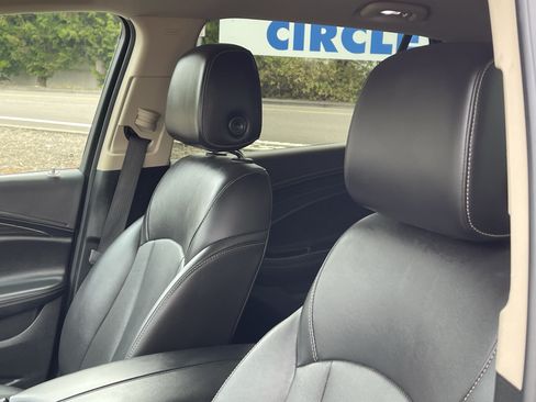 Used 2017 Buick Envision Essence AWD/4WD image 19