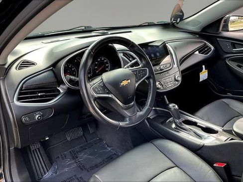 Used 2020 Chevrolet Malibu LT w/ Leather Package FWD image 16